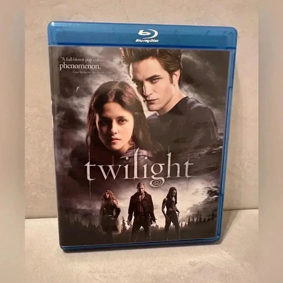 Twilight (Blu-ray) Kristen Stewart Robert Pattinson - TEEN HORROR VAMPIRE -- 📀 - Picture 1 of 3
